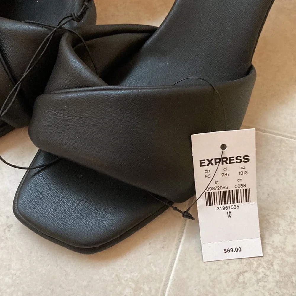 Express Women’s Sandals NWT - Picture 4 of 8